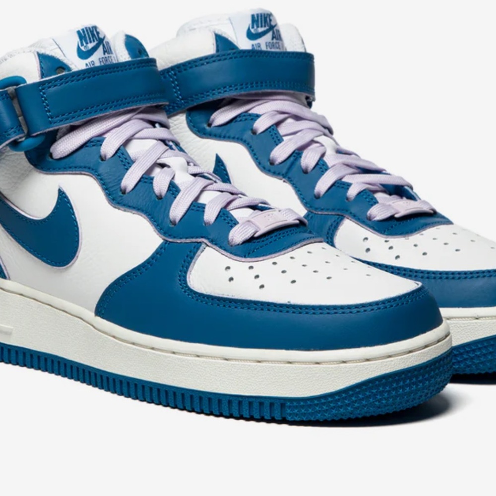 Women’s Air Force 1 ‘07 Mid Like New!!!!